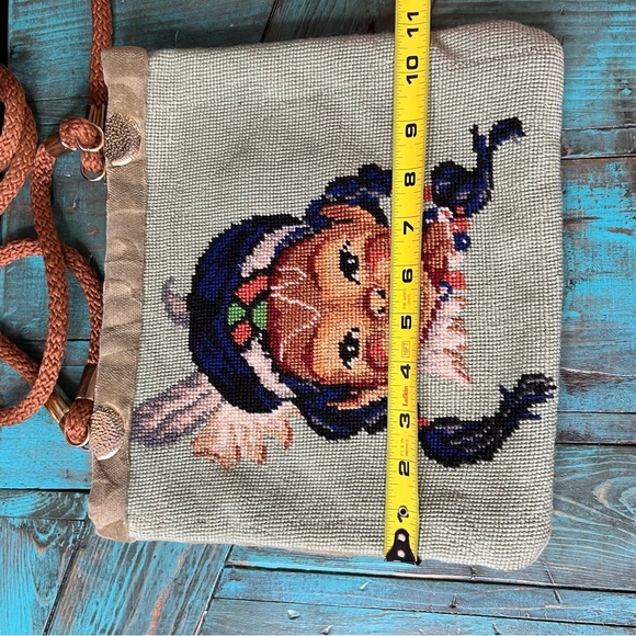 Aboriginal First Nations Needlepoint Handmade Purse - Picture 13 of 16